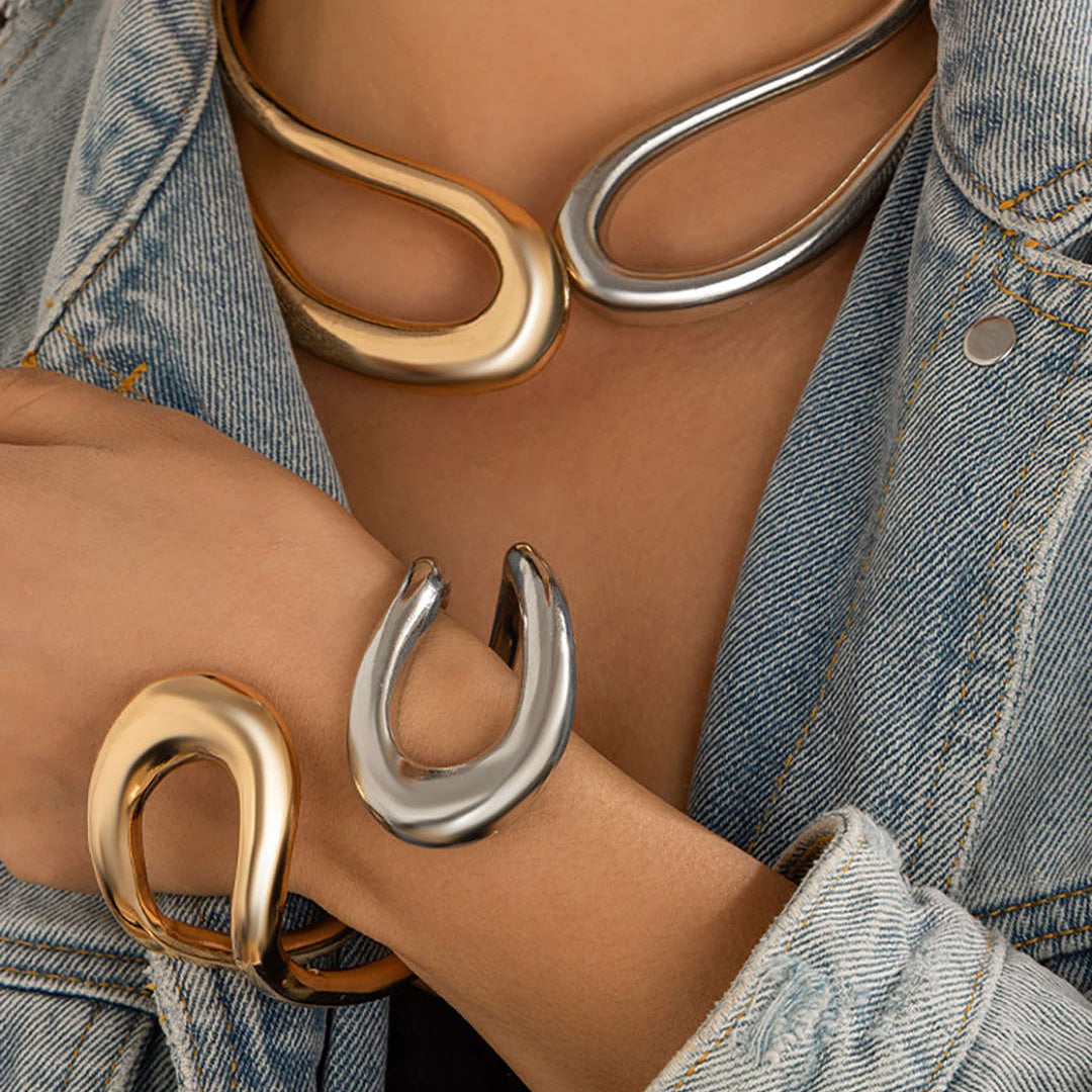 Věnceslava Exkluzivní Asymetrický Výřezový Náramek